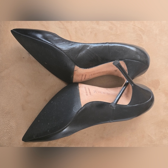 MANOLO BLAHNIK Black Leather, 4” Stiletto Heel, Size 39 Or 9 With 2 Dust Bags - Picture 6 of 7
